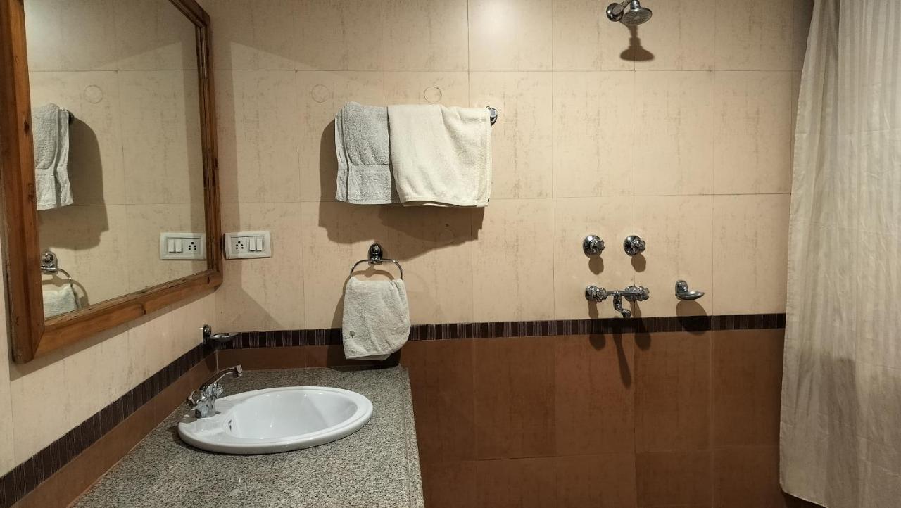 Auspiscious Him View Hotel McLeod Ganj Esterno foto